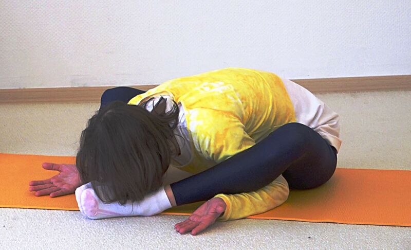 Datei:Jalandhari Pavasana AL 2205 Final.jpg
