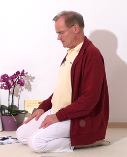 Meditationshaltungen 9 Vajrasana.png