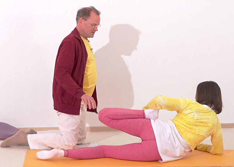 Datei:2707-Pada-Kaurpara-Ardha-Bhekasanain-Anantasana.jpg