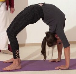 Bauch dehnen mit Yoga-Uebungen 3.jpg