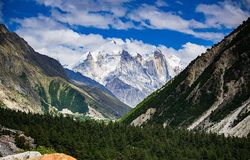 Gangotri National Park Berge Gletscher Indien.jpg