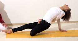 Gebundener halber Lotus in der schiefen Ebene 2.png