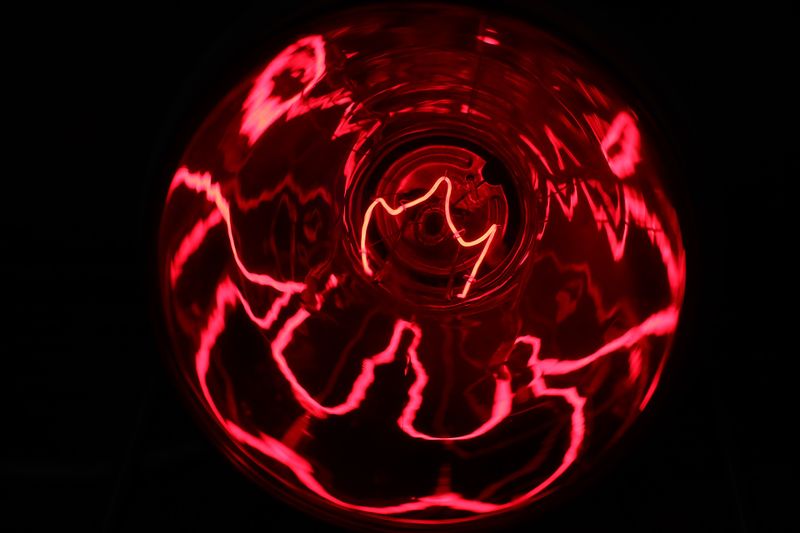 Datei:Infrarotlampe Lampe Rotlicht Farbtherapie.jpg