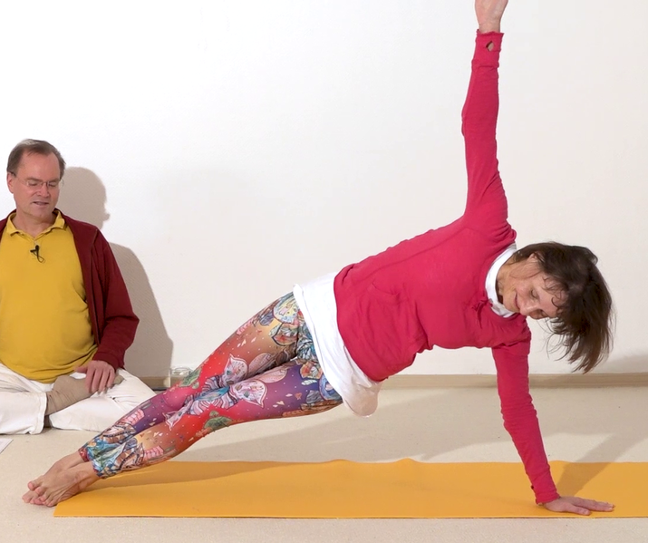 Datei:Vorwärtsbeugen-Zyklus24 Seitliche schiefe Ebene.png