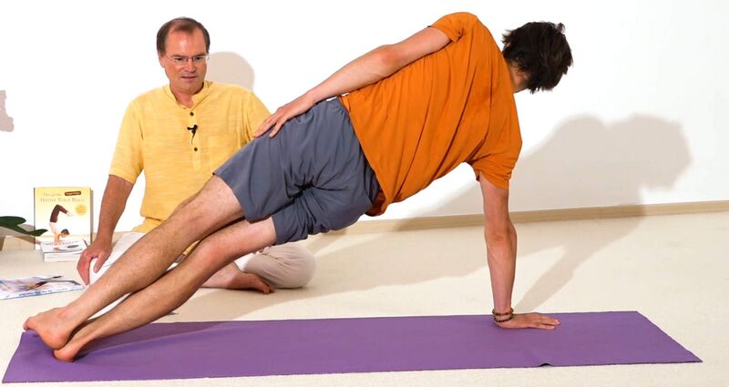 Datei:Yogi Kashyapa Pose 2.jpg