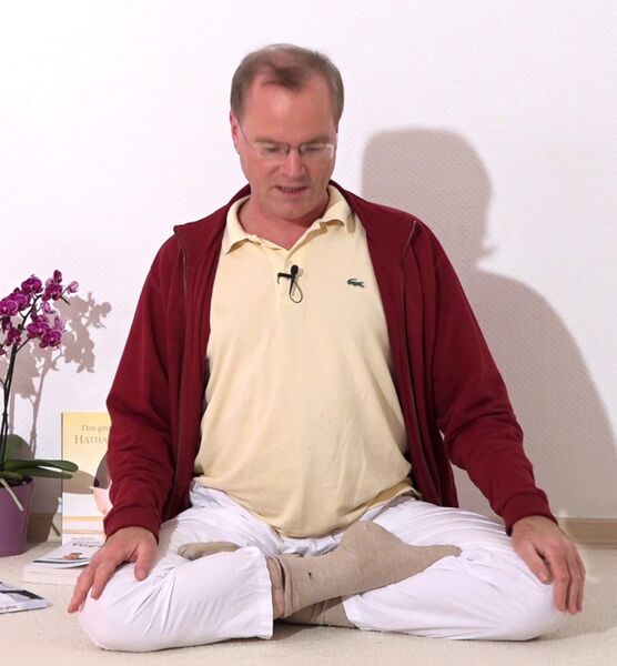 Datei:Meditationshaltungen 5 Svastikasana.jpg