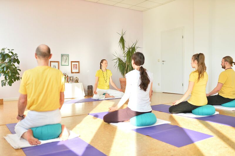 Datei:Center Yoga Vidya Hamburg.jpg
