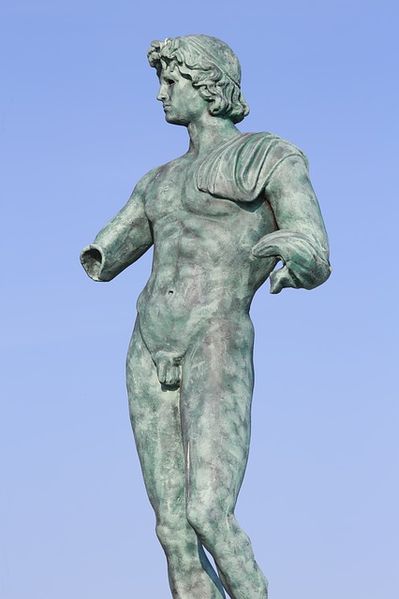Datei:Statue Adonis Schönheit.jpg