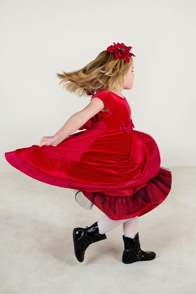 Datei:Kleid Mädchen Tanzen .jpg