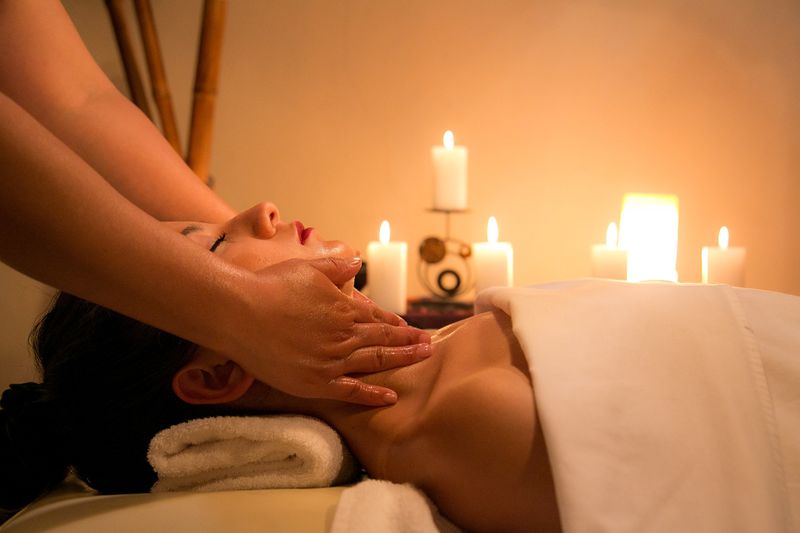 Datei:Relaxation-Anwendung-Massage.jpg