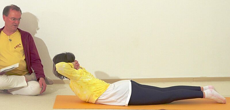 Datei:2685-Baddha-Hasta-Shirsha-Bhujangasana.jpg