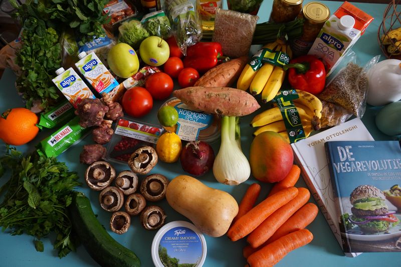 Datei:Vegetarisch Vegan Bunte Ernährung Einkauf Vielfalt Gemüse Obst Nachhaltig Tierwohl Gesundheitjpg.jpeg