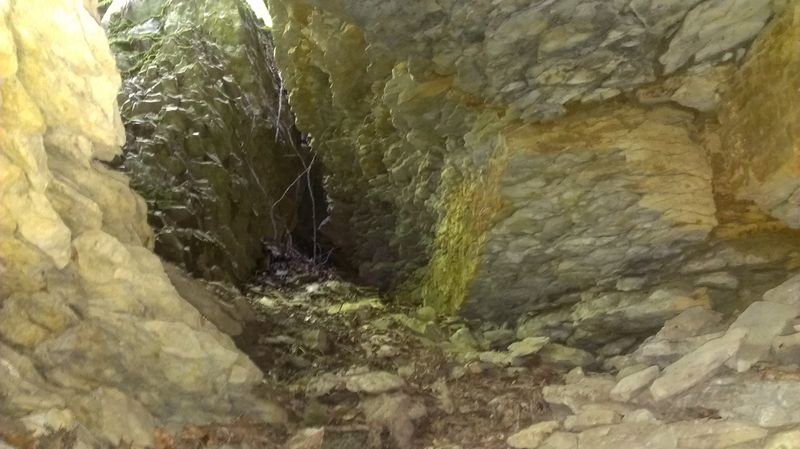 Datei:EingangBielsteinhöhle2.JPG