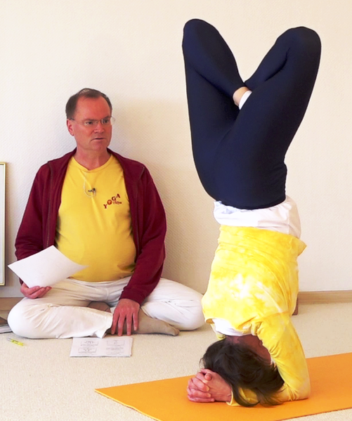 Datei:2794-Utthita-Urdhva-Padmasana.png