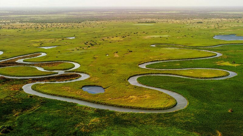 Datei:Okavango-delta Fluss Meer Landschaft.jpg