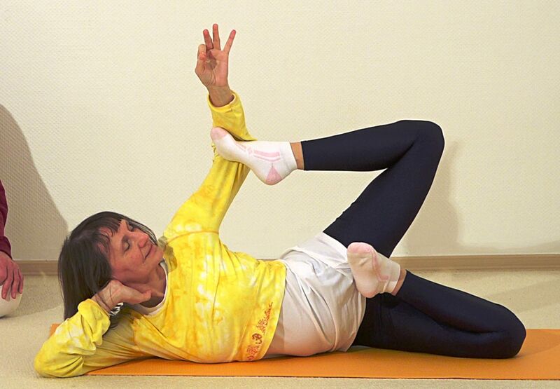 Datei:118-Ardha-Padma-Nagini-Asana-in-Anantasana05-06-10h28m38s375.jpg