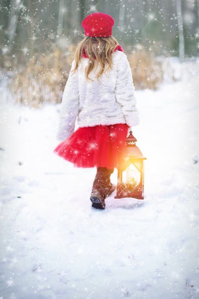 Datei:Winter-Mädchen-rot.jpg