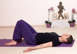 Endentspannunglage 2 Aufgestellte Fuesse gebeugte Knie.png