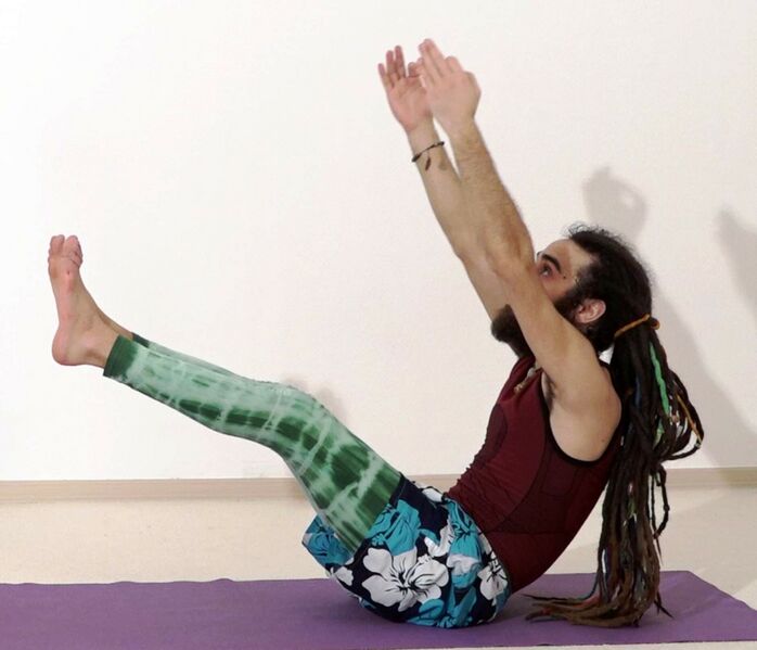 Datei:866-Niralamba-Navasana.jpg