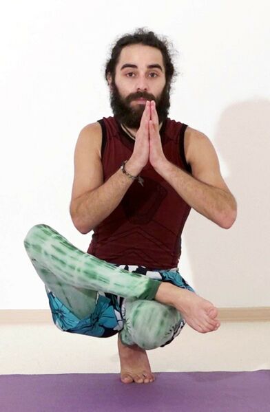 Datei:471-Eka-Pada-Prapadasana.jpg