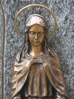 Maria Heiligenschein Skulptur.jpg