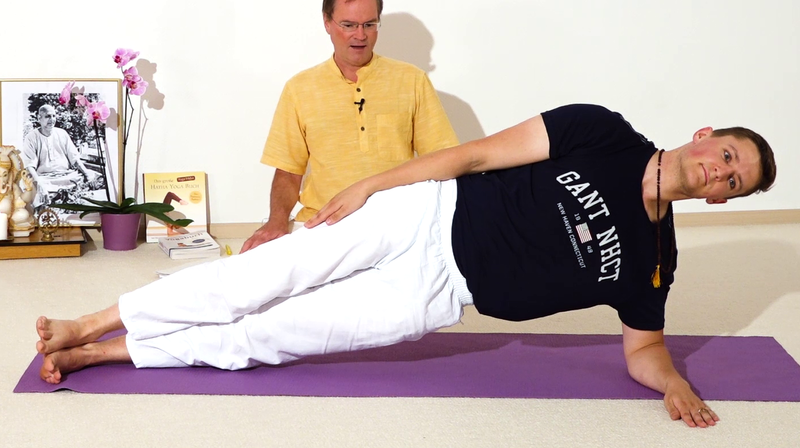 Datei:Yoga Seitstuetz 1.png