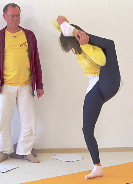 Datei:2605-Vama-Pada-Mastakasana06-06-22h11m37s846.png