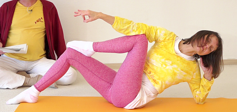 Datei:2839-Eka-Hasta-Shirsha-Eka-Hasta-Janu-Shatkonasana.png
