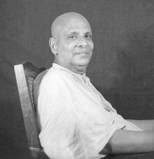 Historische Schwarzweißaufnahme von Swami Sivananda.