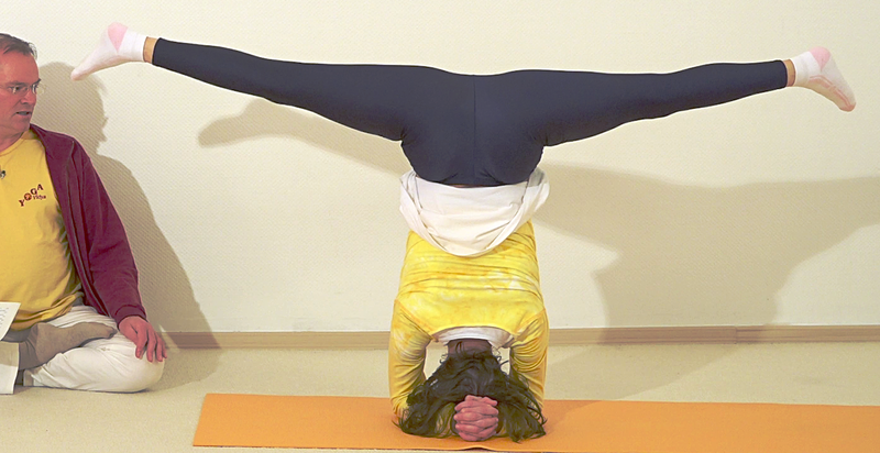 Datei:Prasarita Pada Shirshasana 1945 Fin.png