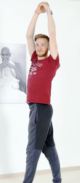 Datei:328-Chikkiasana mit Urdhva Baddha Hastasana.png