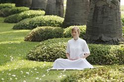 Meditation Frau Natur weiss.jpg