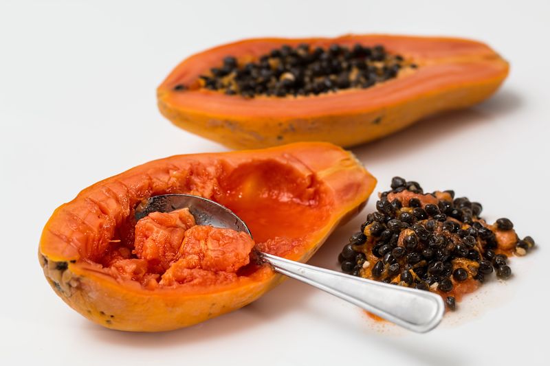 Datei:Papaya Frucht Obst Kerne.jpg
