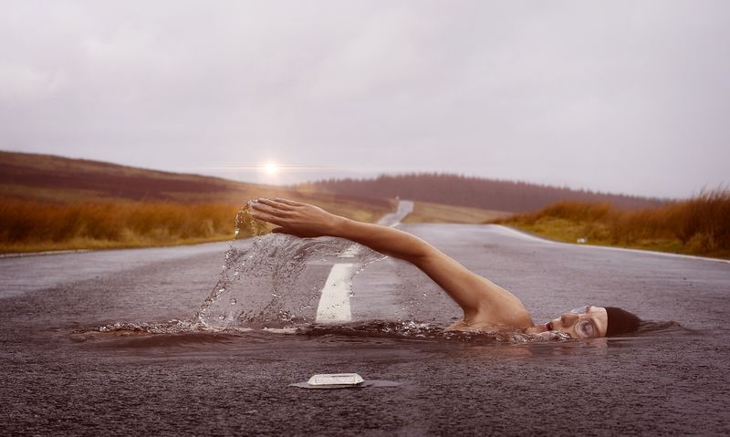 Datei:Swimmer-Straße-Mental.jpg