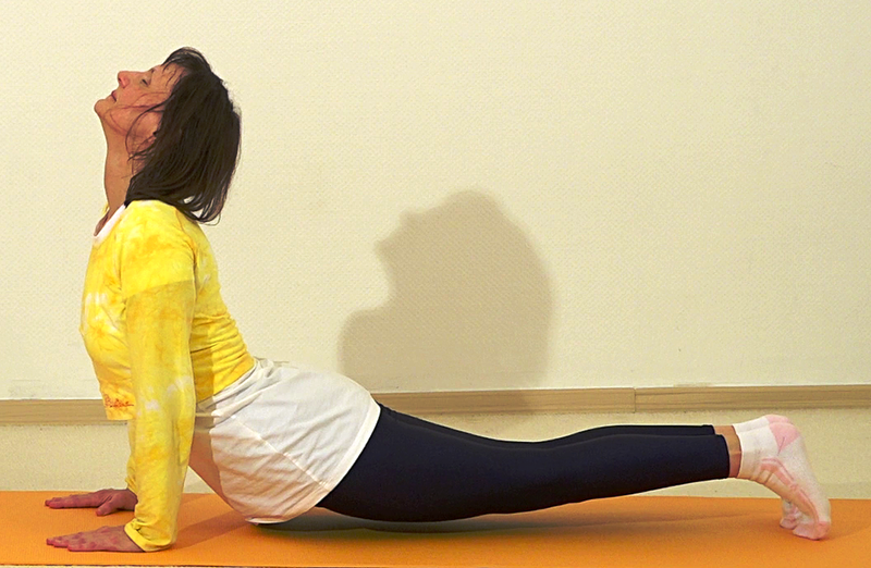 Datei:1938-Prapada-Bhujangasana.png
