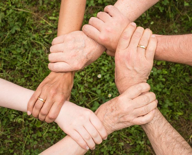 Datei:Team Dienen Helfen Gemeinsam Gemeinschaft Spiritualität.jpg