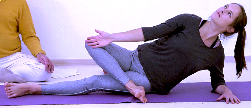 Datei:121-Ardha-Padma-Urdhva-Anantasana.png