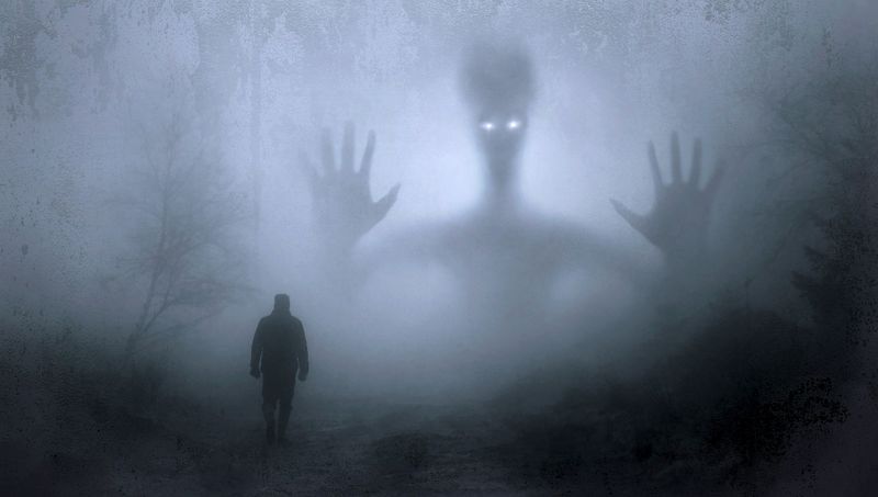 Datei:Geist Gespenst Horror Grusel Nacht Dunkelheit Finsternis Schatten Wald.jpg
