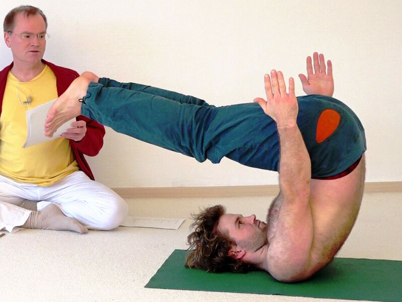 Datei:1087-Paroshnyasana.jpg