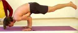 Haltung des Weisen Galava - Stellung des Galava - Galavasana Yoga Pose 3 Endstellung.jpg